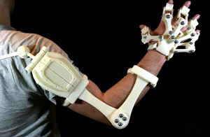 外骨骼机器人————截瘫患者的福音