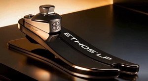 新款碳纤、玻纤混合材料假肢脚板